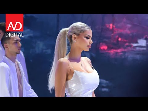 Luana Vjollca - Thuaje Performance ne Zemer Luana